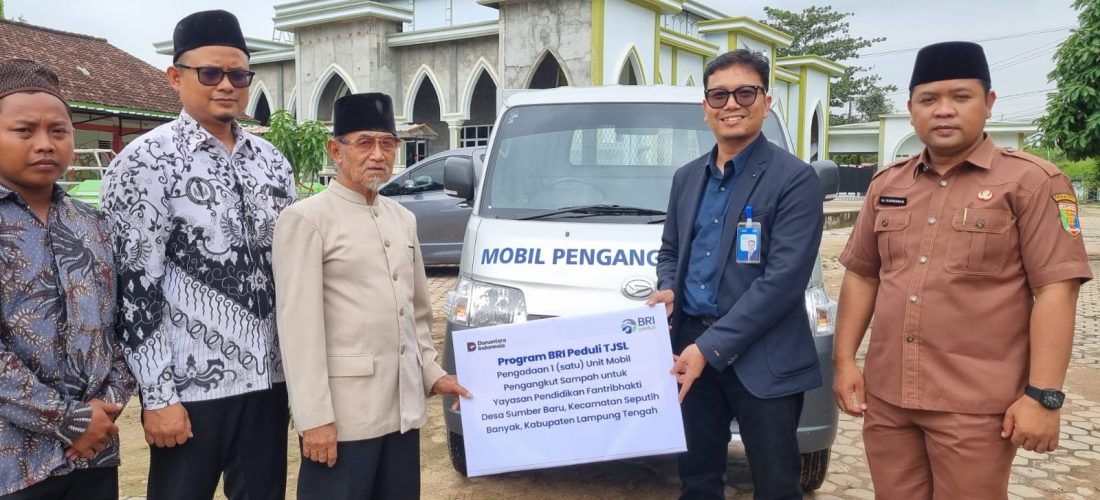 BRI Bandarjaya Salurkan Mobil Sampah
