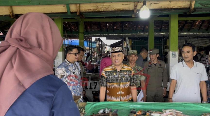 Stok Sembako Aman, Wali Kota Metro Tinjau Pasar Jelang Idul Fitri