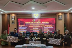Kejari Metro Musnahkan Barang Bukti Judi Online dan Rampas Aset Miliaran Rupiah