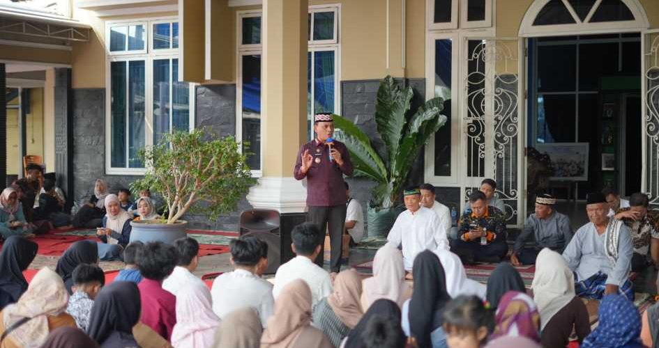 Wali Kota Metro Hadiri Santunan 400 Anak Yatim dan Lansia