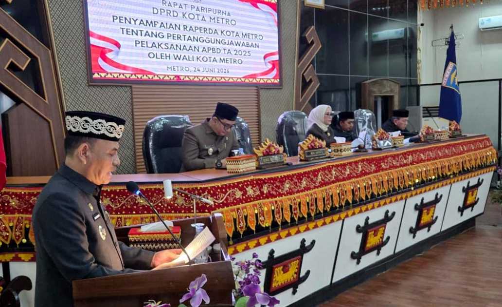 Wali Kota Metro Sampaikan Laporan APBD 2025
